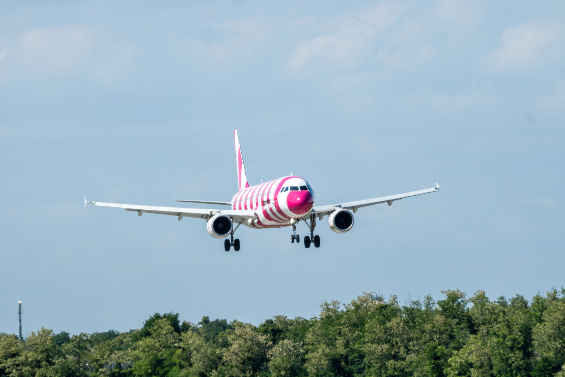 Condor Airbus A320 D-AICS 05/25