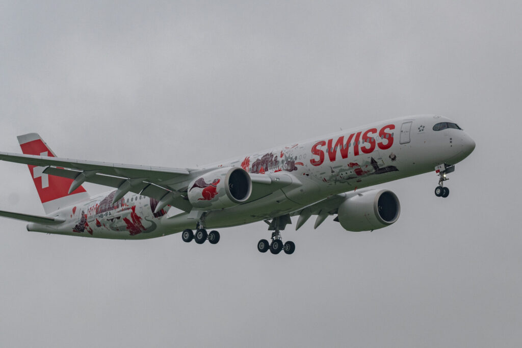 Swiss Airbus A350 HB-IFA 10/25 erste Landung in ZRH